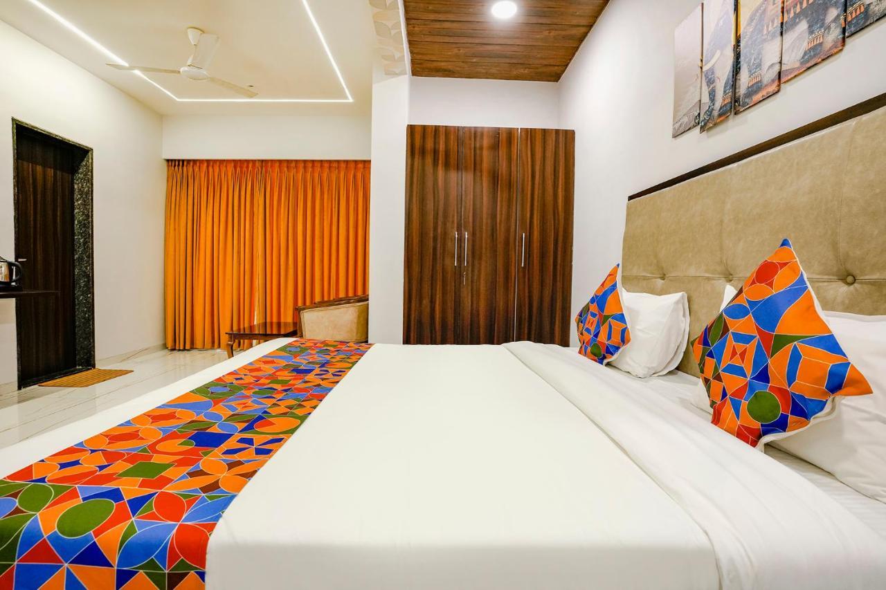 Fabhotel Swaraj Shirgaon  Exterior photo